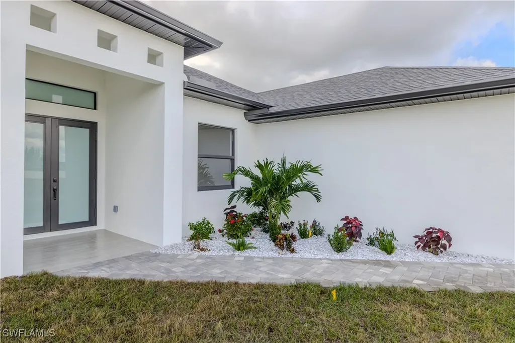 1820 SW 2nd Street Cape Coral FL 33991