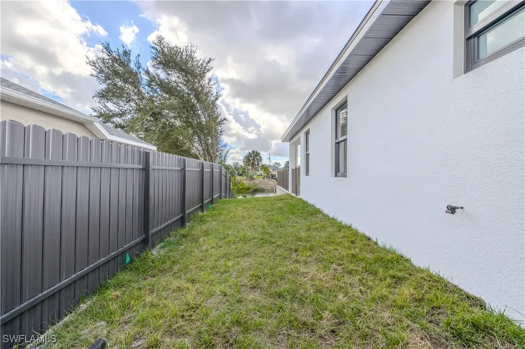 1820 SW 2nd Street Cape Coral FL 33991