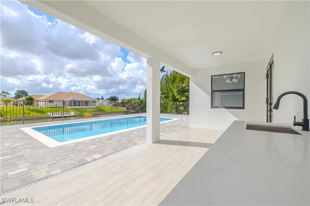 1820 SW 2nd Street Cape Coral FL 33991