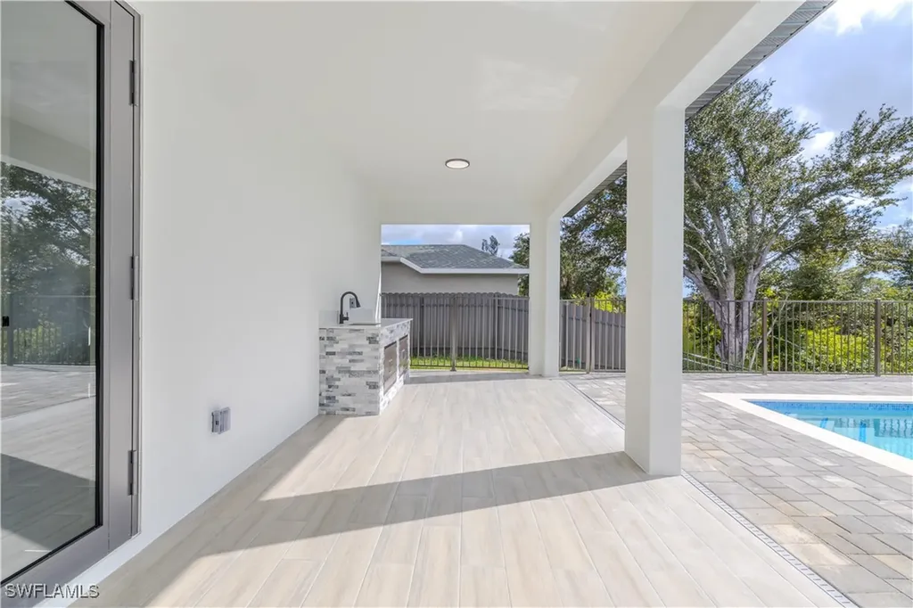 1820 SW 2nd Street Cape Coral FL 33991