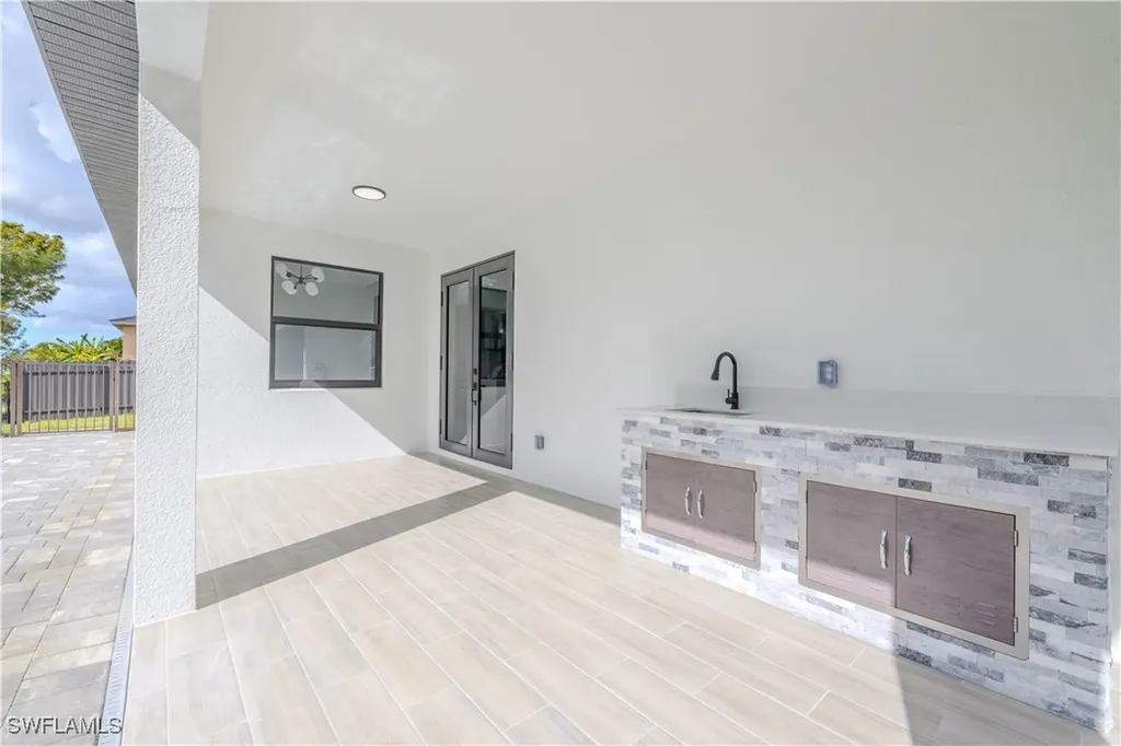 1820 SW 2nd Street Cape Coral FL 33991