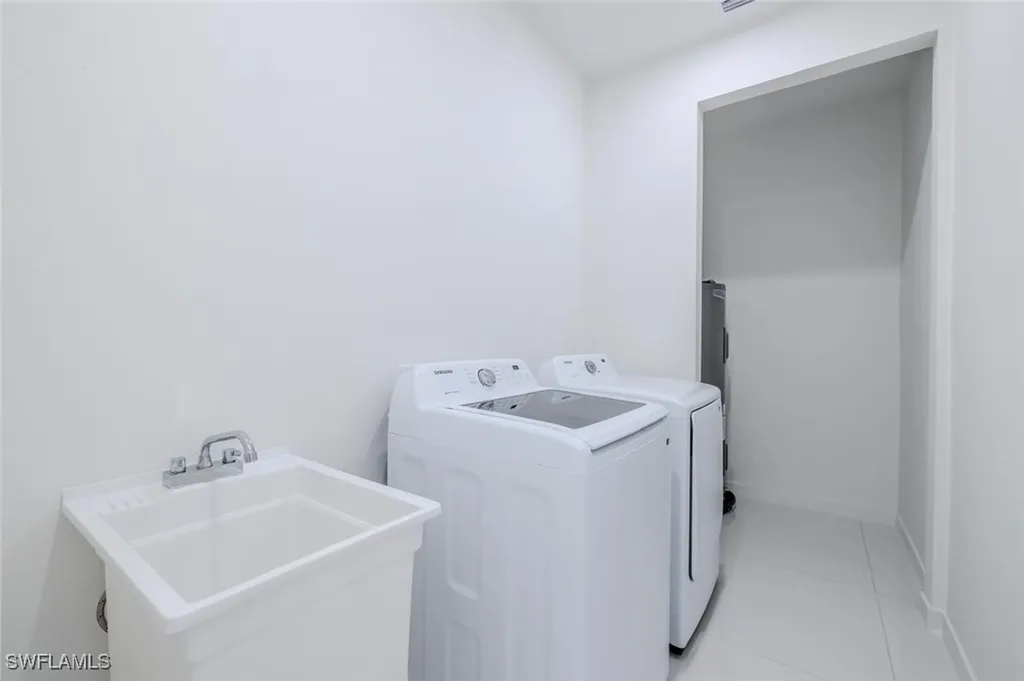 1820 SW 2nd Street Cape Coral FL 33991