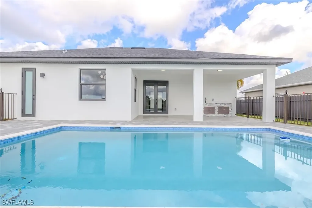 1820 SW 2nd Street Cape Coral FL 33991