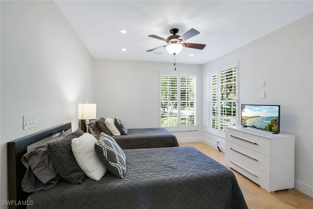 1560 Clermont Drive Naples FL 34109