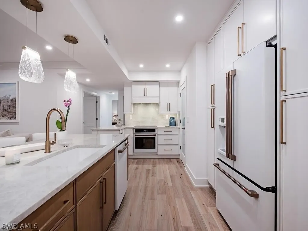 400 Park Shore Drive Naples FL 34103