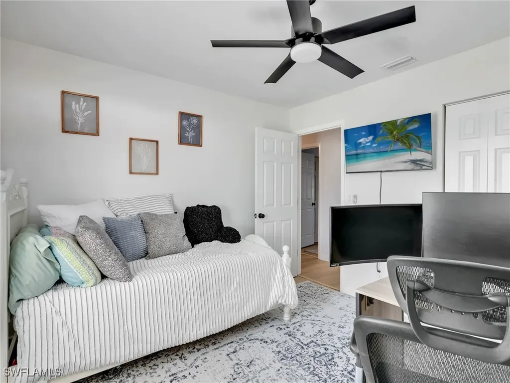 914 NE 2nd Avenue Cape Coral FL 33909