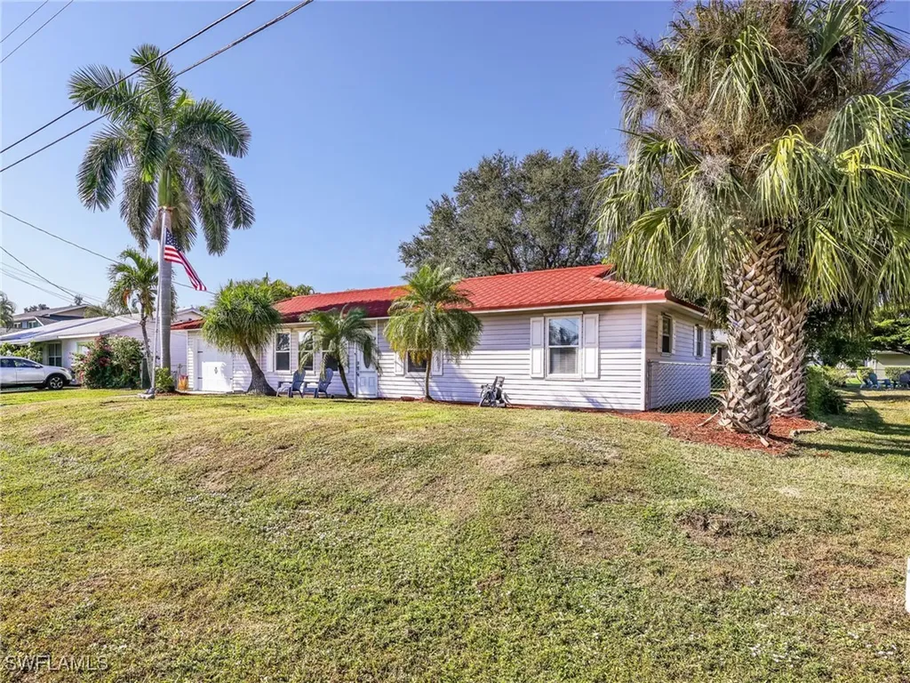 914 NE 2nd Avenue Cape Coral FL 33909