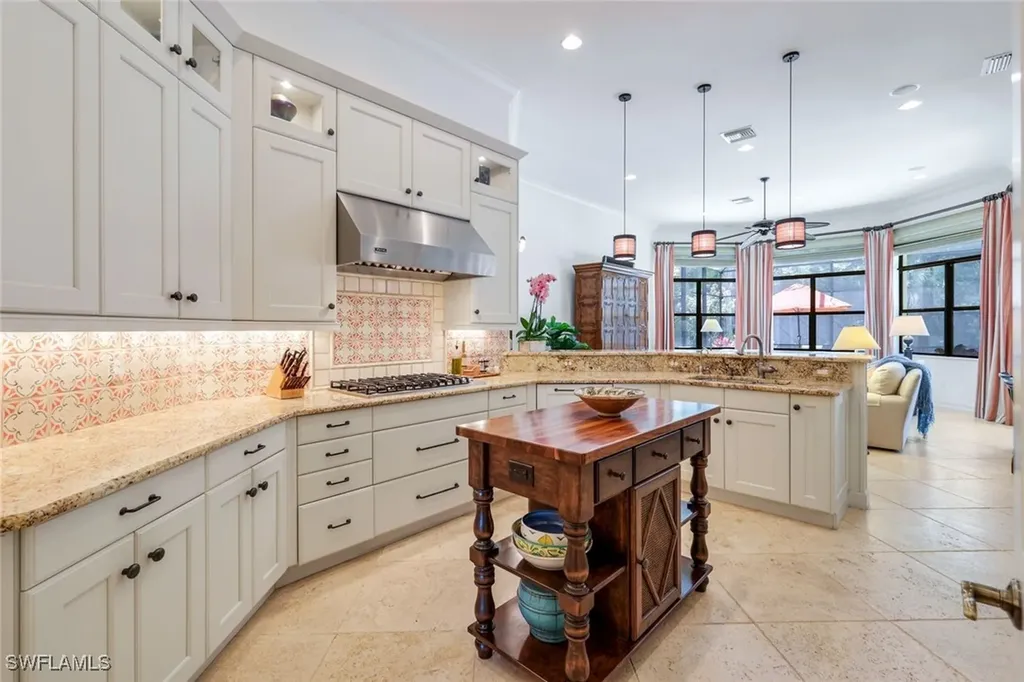 6477 Costa Circle Naples FL 34113