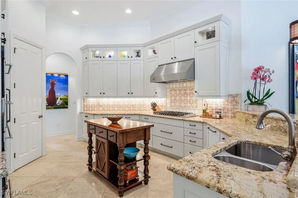 6477 Costa Circle Naples FL 34113