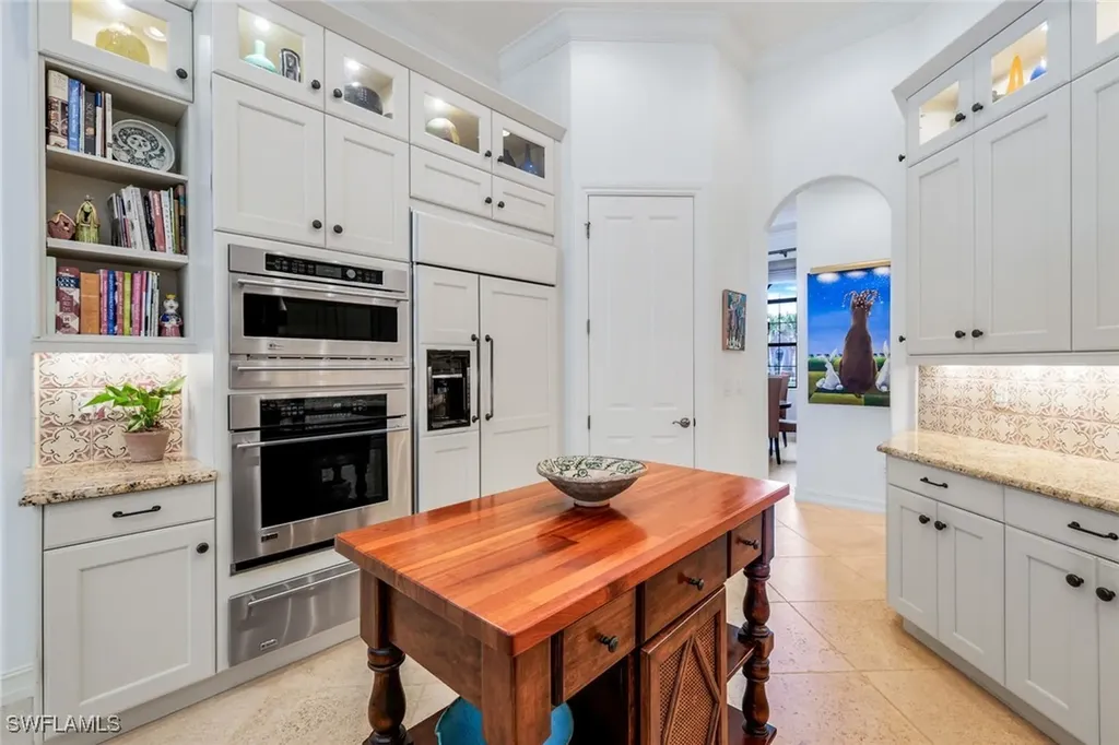 6477 Costa Circle Naples FL 34113