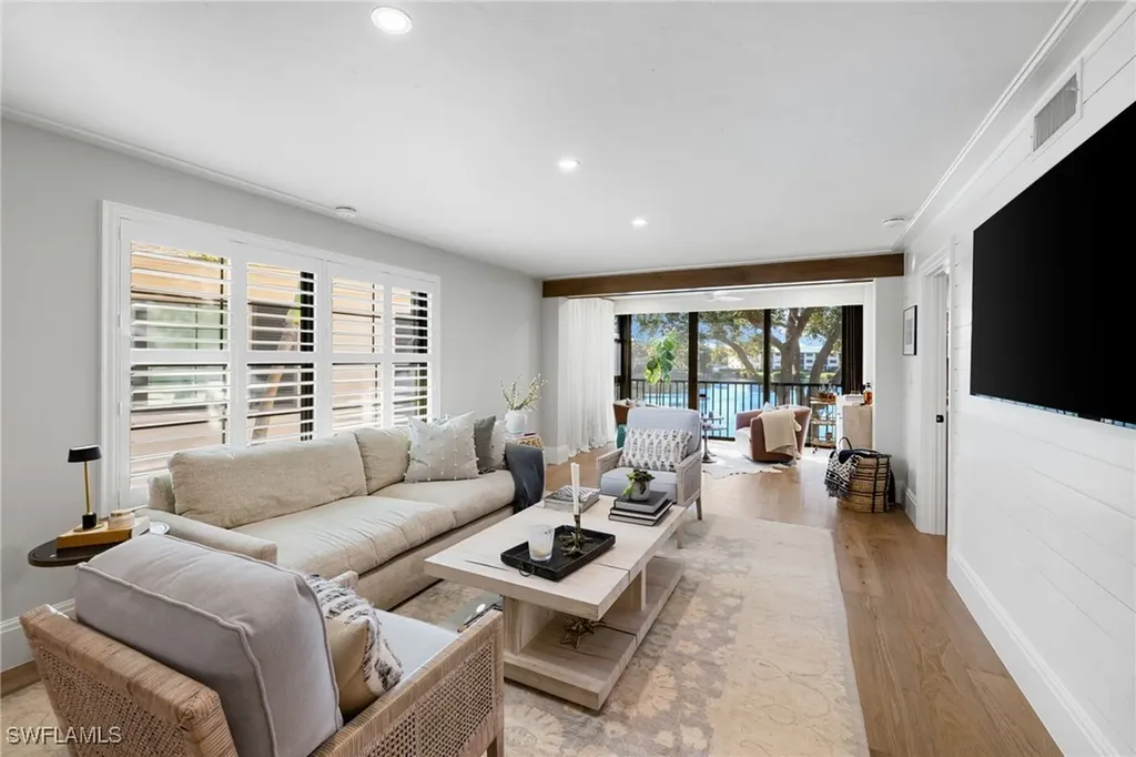 3135 Riviera Drive Naples FL 34103