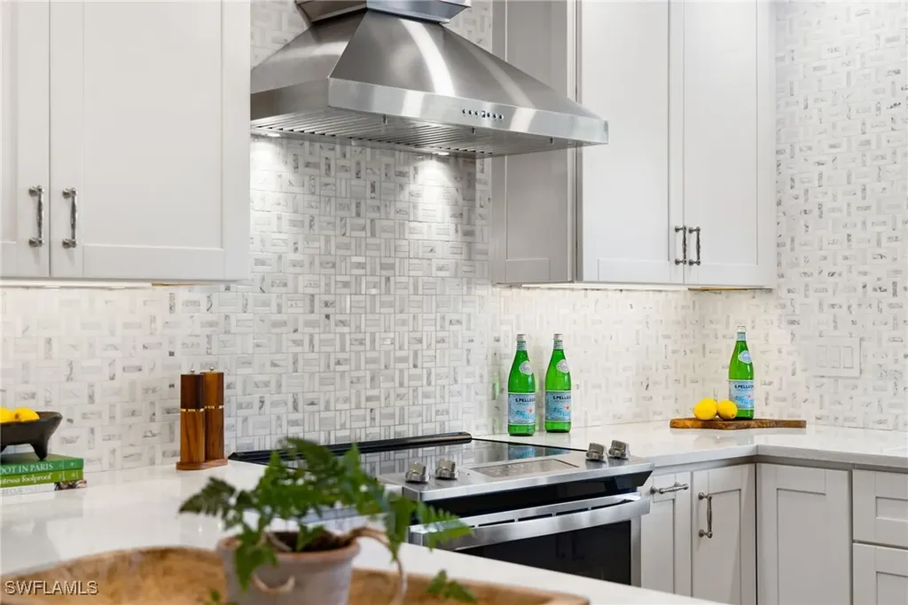 3135 Riviera Drive Naples FL 34103