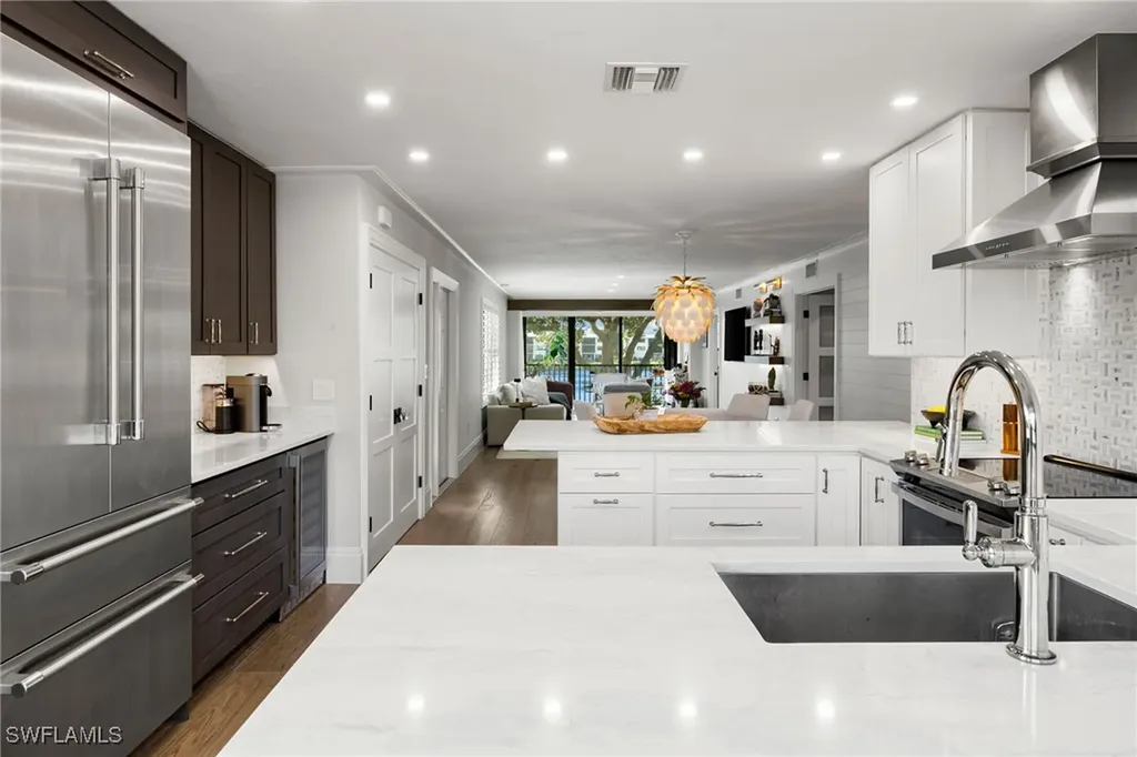 3135 Riviera Drive Naples FL 34103