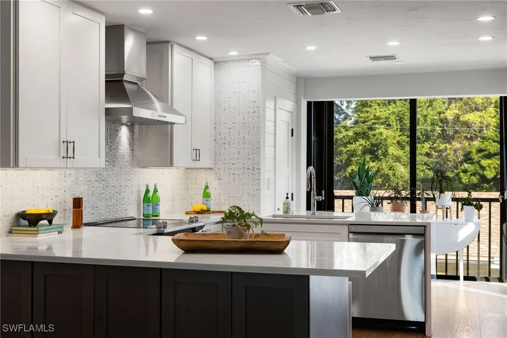 3135 Riviera Drive Naples FL 34103