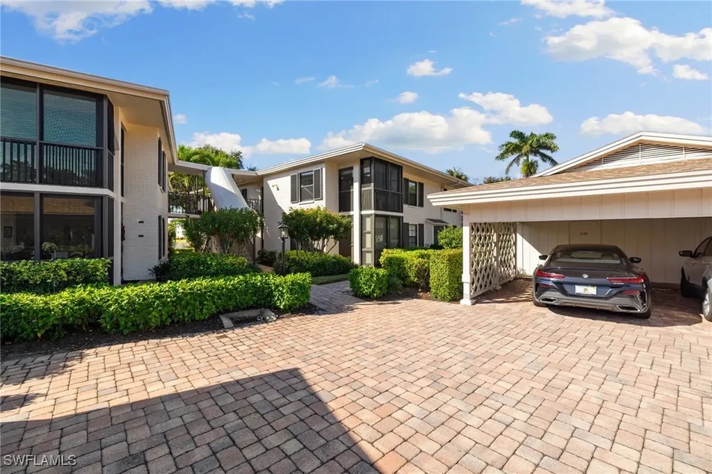 3135 Riviera Drive Naples FL 34103