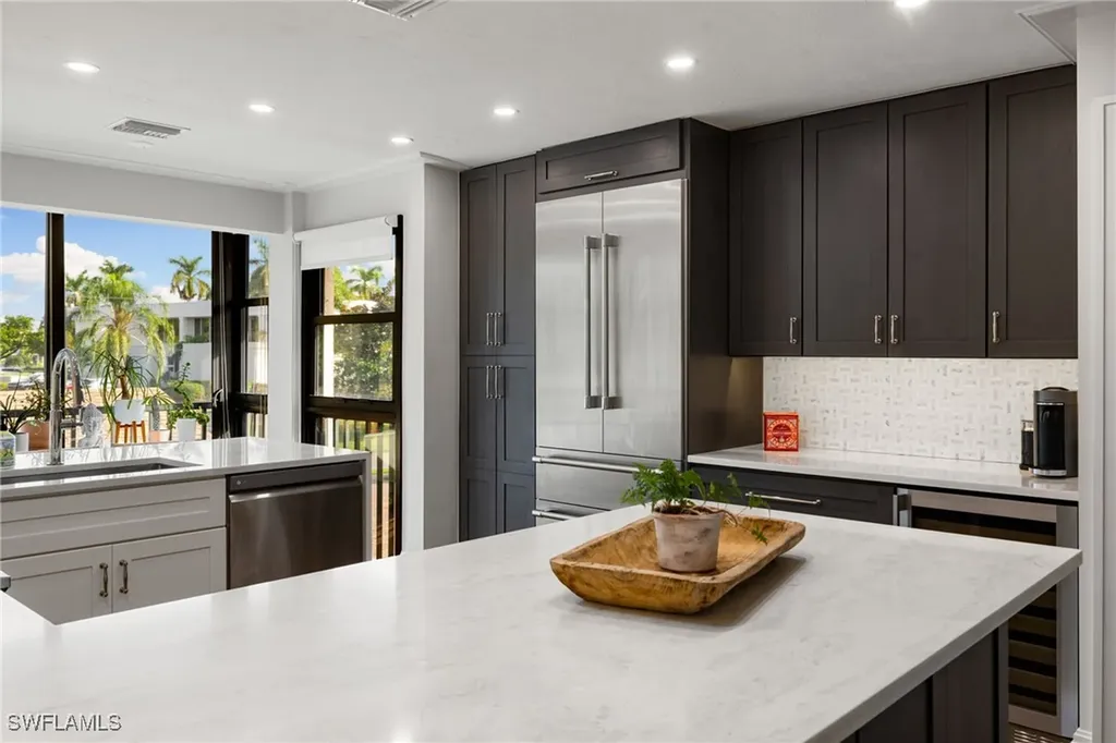 3135 Riviera Drive Naples FL 34103