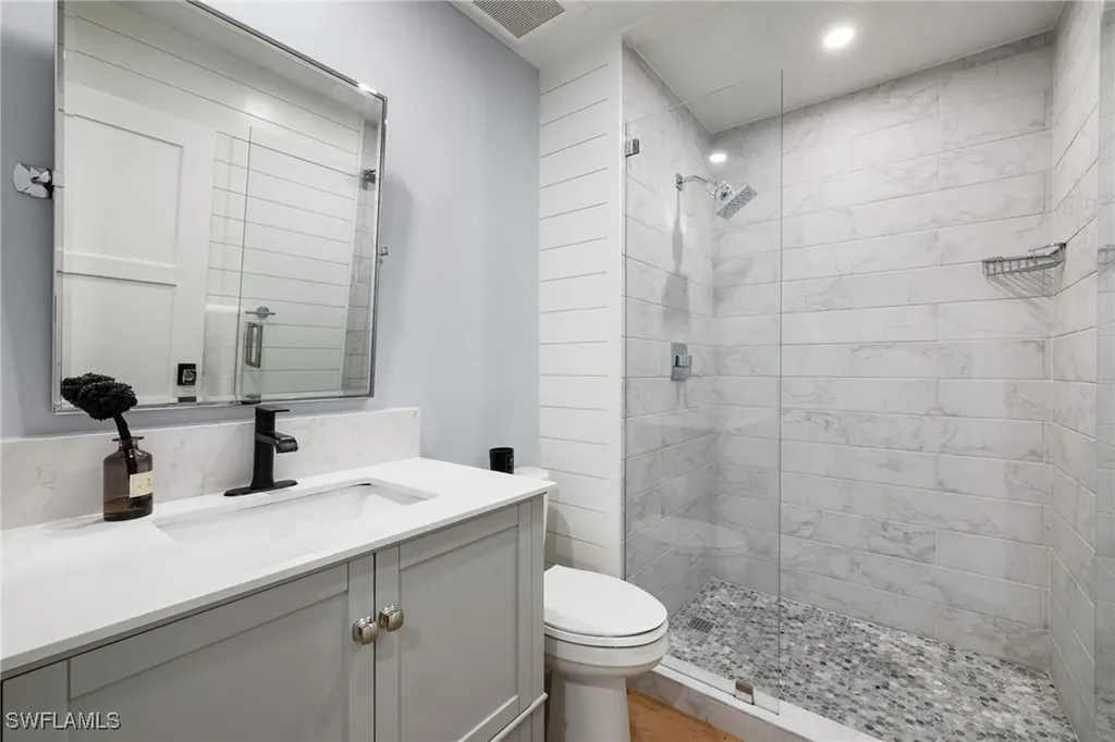 3135 Riviera Drive Naples FL 34103