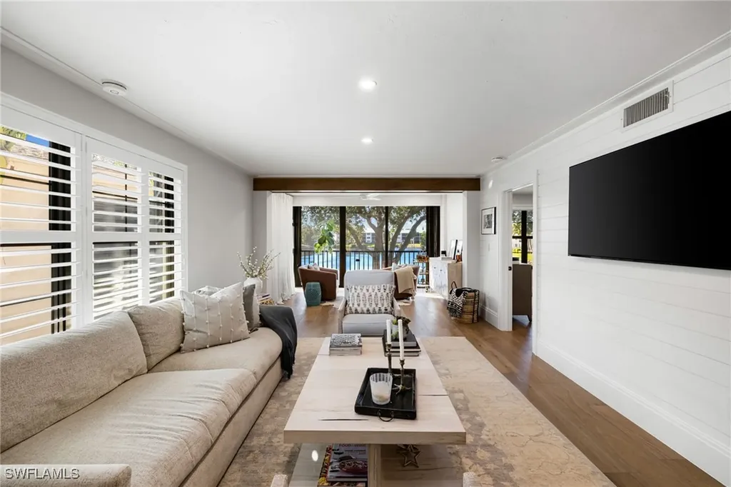 3135 Riviera Drive Naples FL 34103