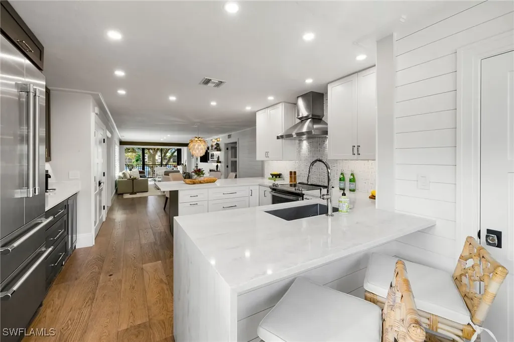 3135 Riviera Drive Naples FL 34103