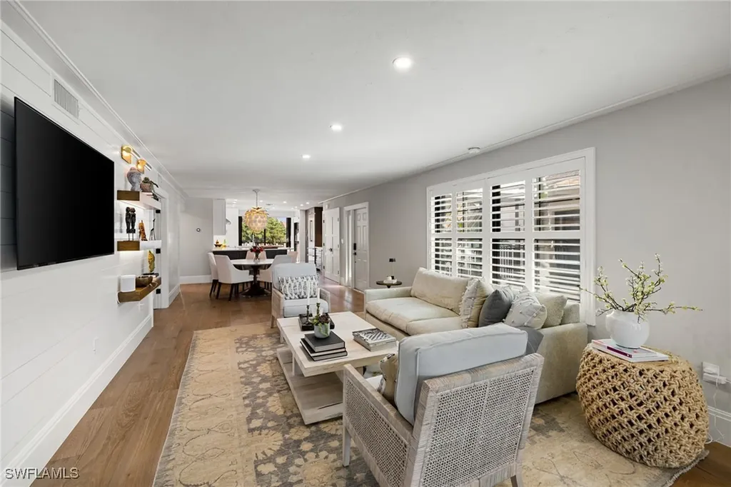 3135 Riviera Drive Naples FL 34103