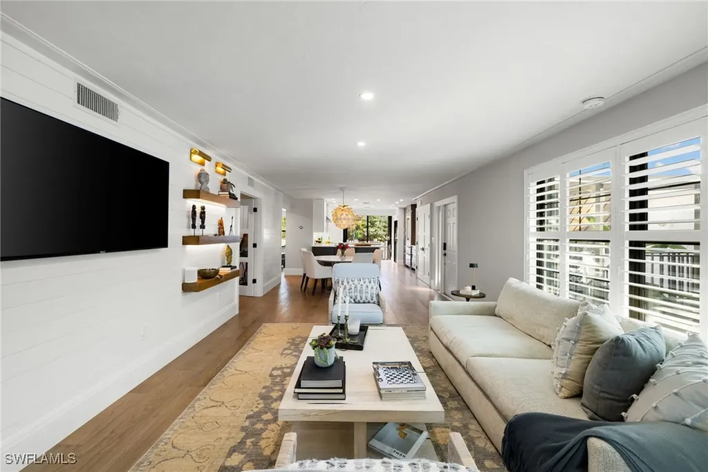 3135 Riviera Drive Naples FL 34103