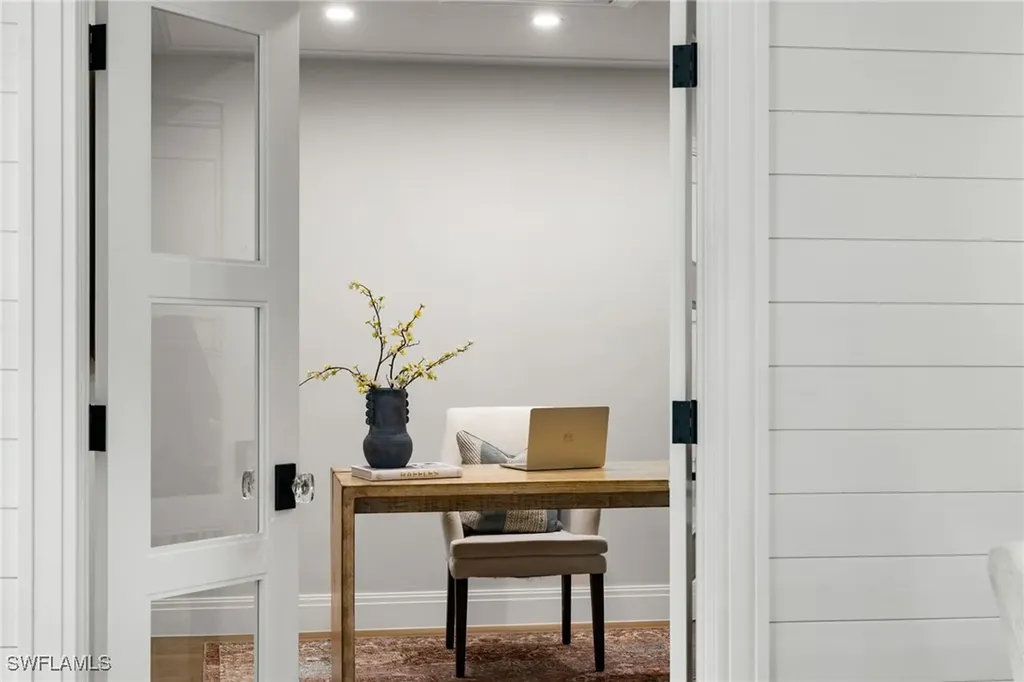 3135 Riviera Drive Naples FL 34103