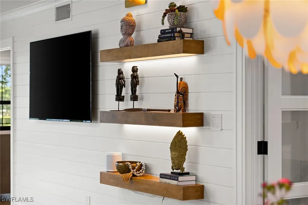 3135 Riviera Drive Naples FL 34103