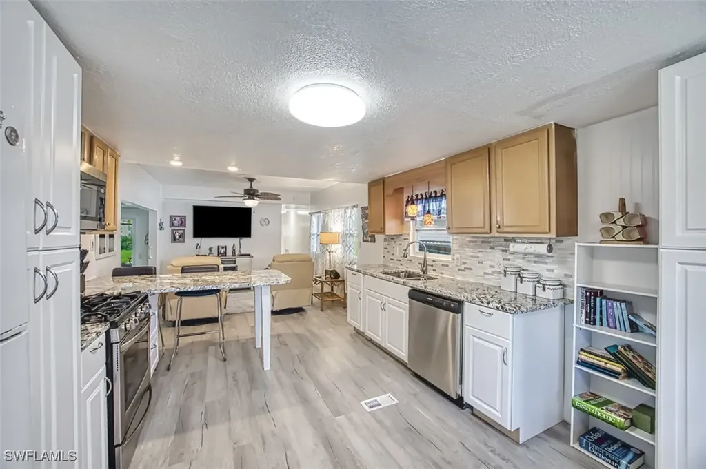 114 Moorhead Manor Naples FL 34112