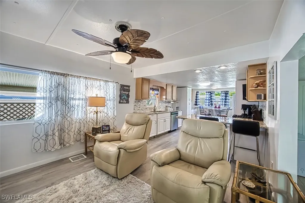 114 Moorhead Manor Naples FL 34112