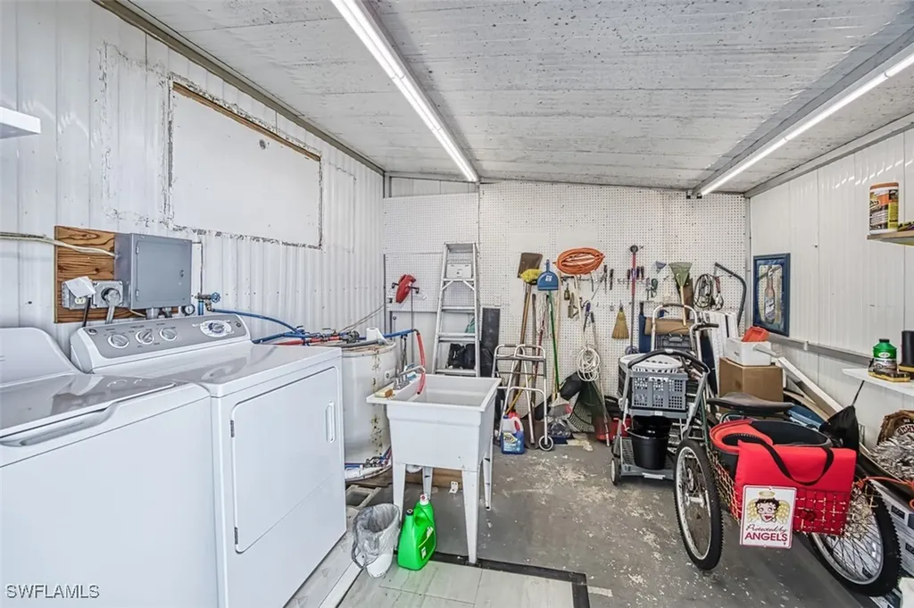 114 Moorhead Manor Naples FL 34112