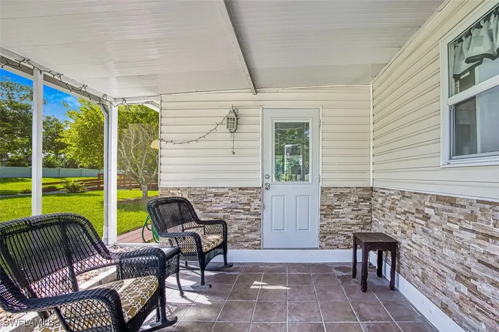 114 Moorhead Manor Naples FL 34112