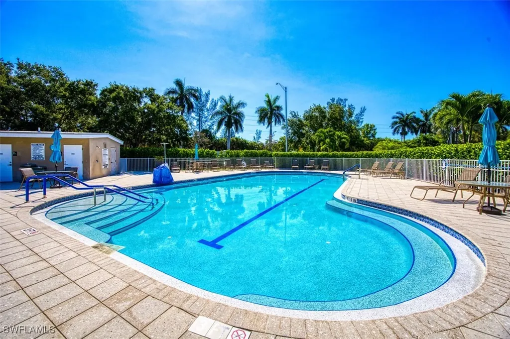 114 Moorhead Manor Naples FL 34112