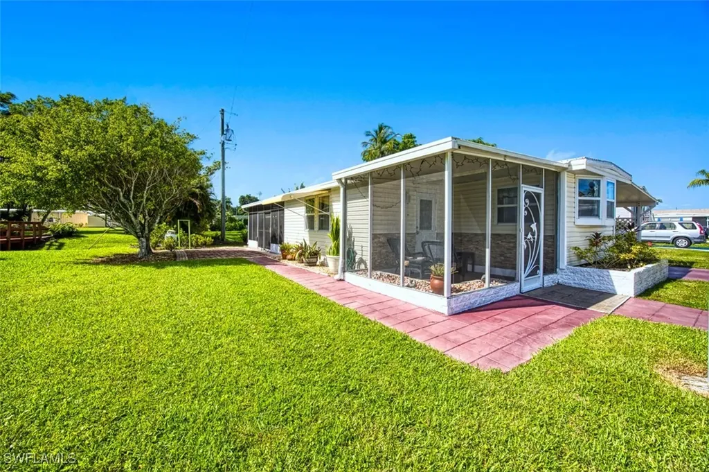 114 Moorhead Manor Naples FL 34112