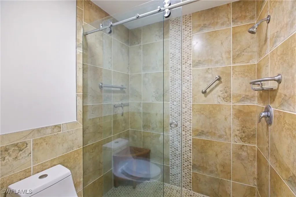 688 Wiggins Lake Drive Naples FL 34110