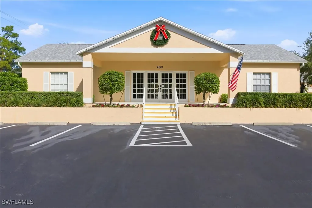 688 Wiggins Lake Drive Naples FL 34110