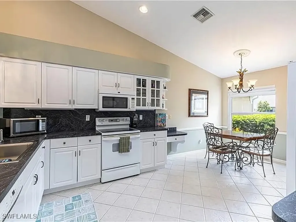 5595 Greenwood Circle Naples FL 34112