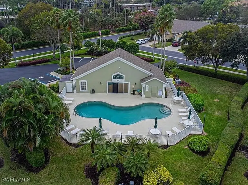 5595 Greenwood Circle Naples FL 34112