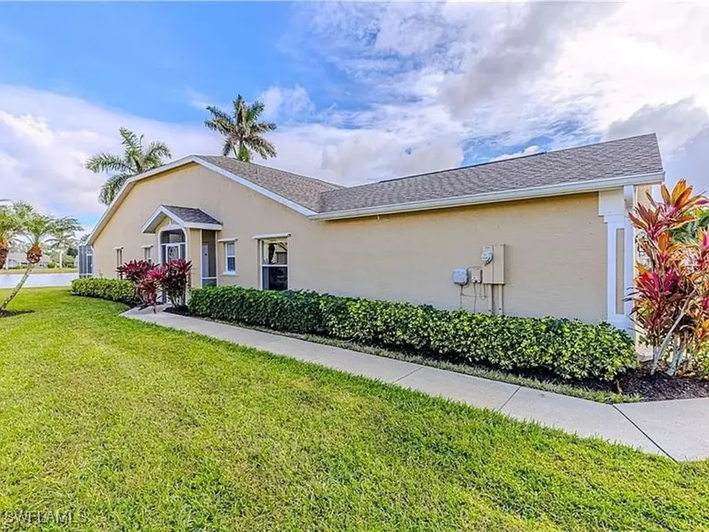 5595 Greenwood Circle Naples FL 34112