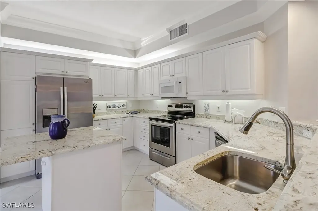 450 Bayfront Place Naples FL 34102