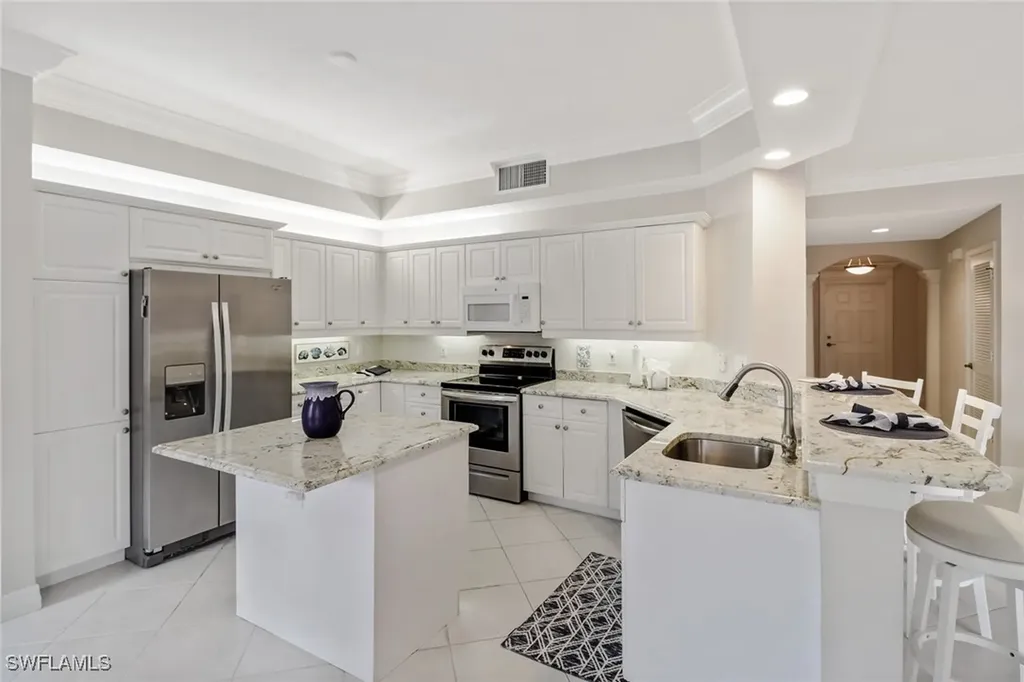 450 Bayfront Place Naples FL 34102
