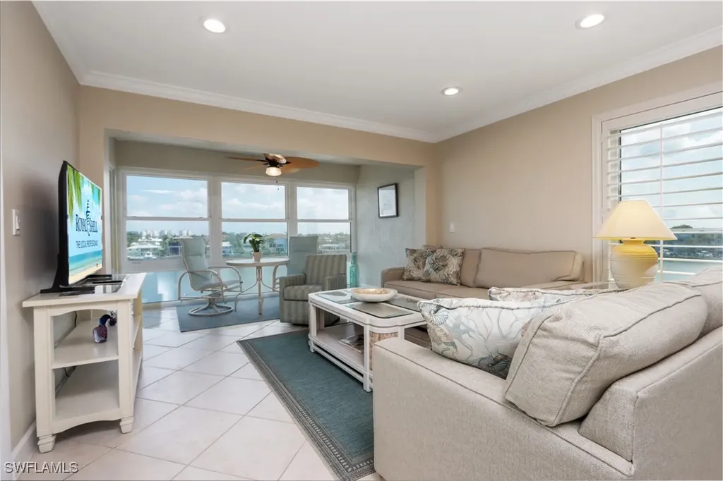 Naples FL, 271 Southbay Drive, Unit 155