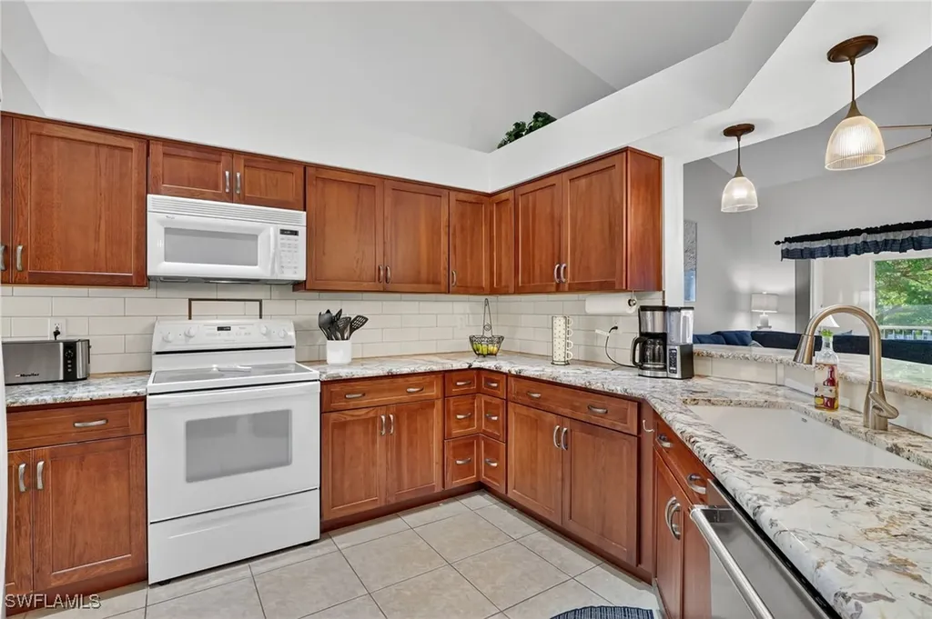 354 Dover Place Naples FL 34104