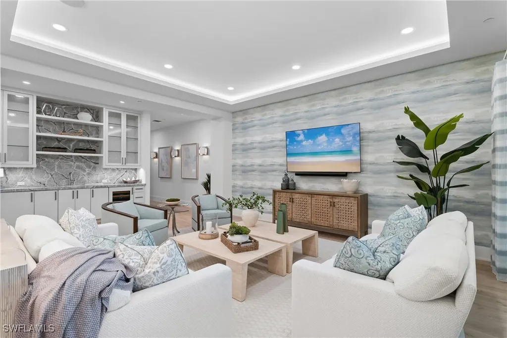 82 9th Street S Naples FL 34102