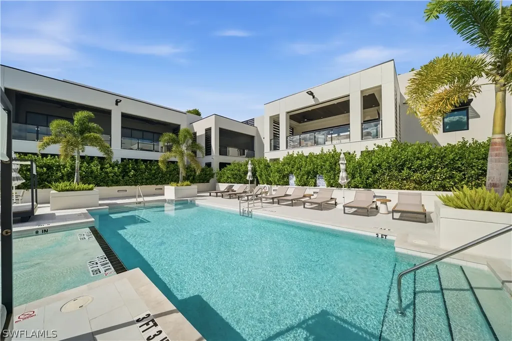 Naples FL, 82 9TH Street S, Unit 301