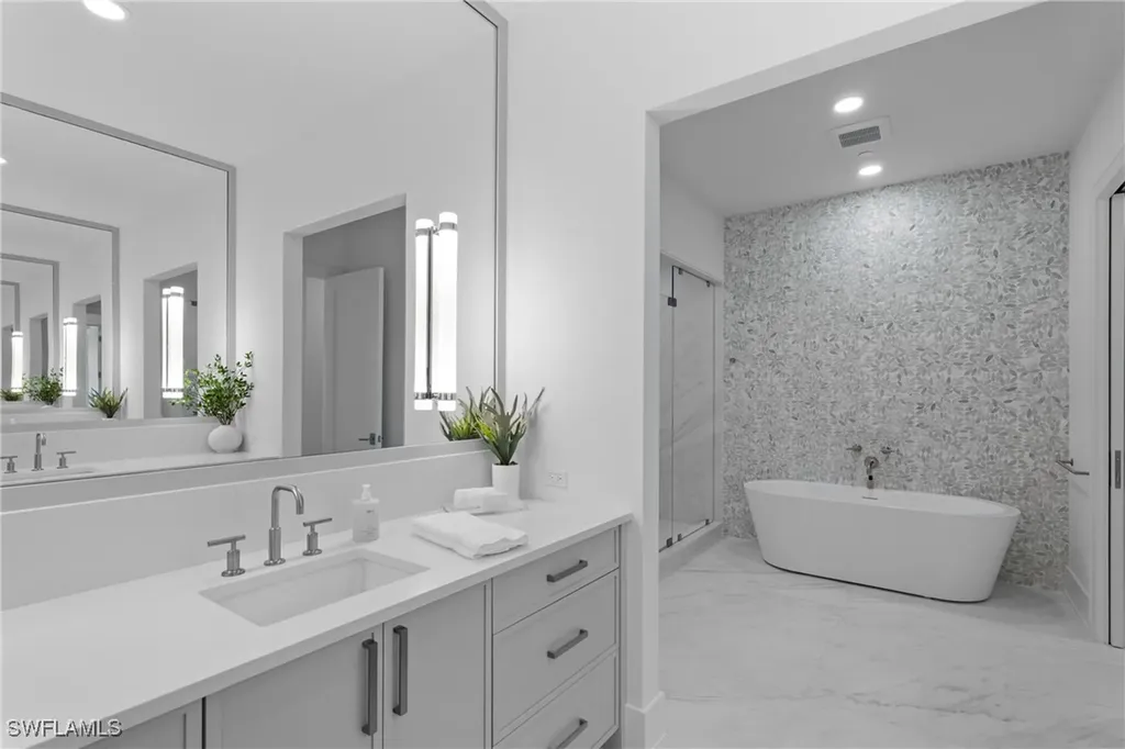 82 9th Street S Naples FL 34102