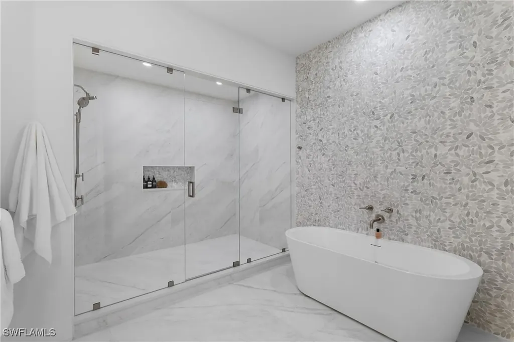 82 9th Street S Naples FL 34102