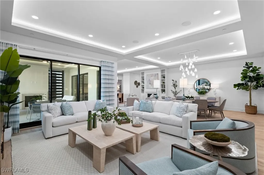 82 9th Street S Naples FL 34102