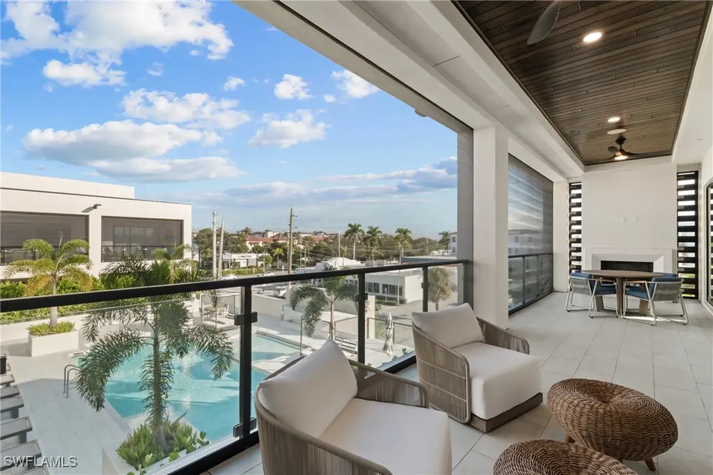 82 9th Street S Naples FL 34102