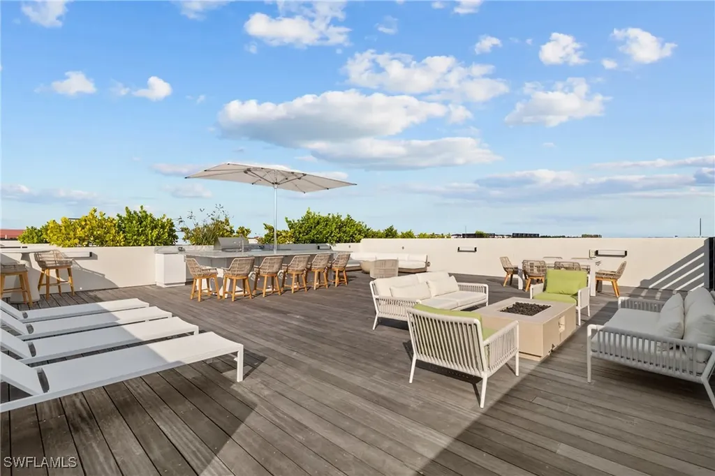 82 9th Street S Naples FL 34102