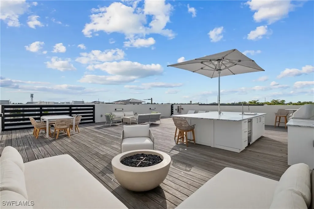 82 9th Street S Naples FL 34102